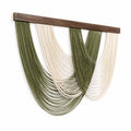 Tenture murale 100 x 120 cm en cordons de coton vert olive et écru avec barre en bois style bohème